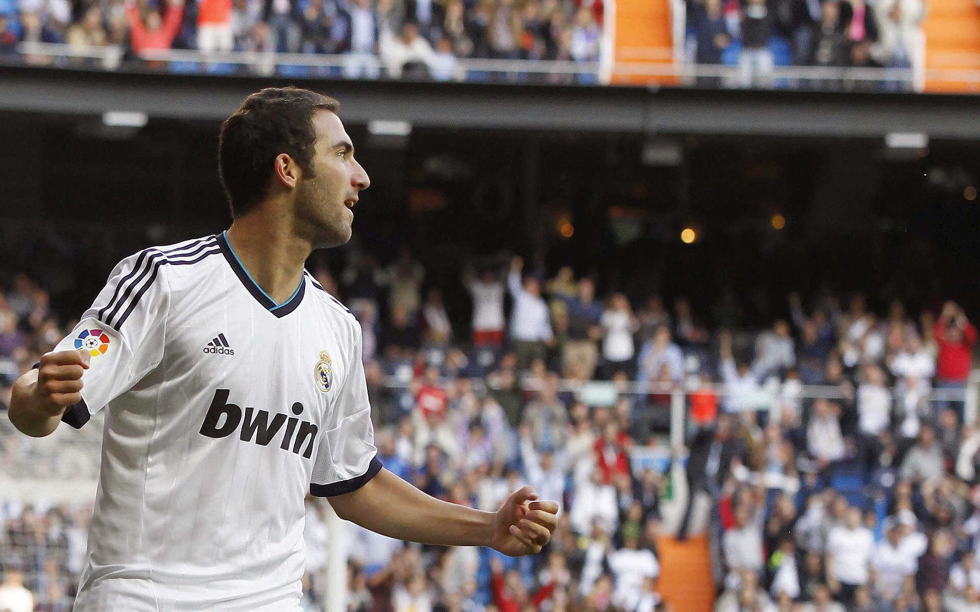 开云官网-曼城高位抢断频频化解对方进攻,曼城进攻战术